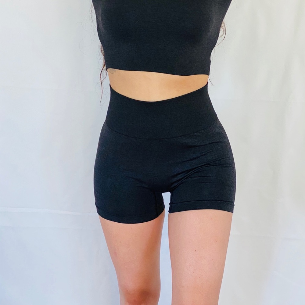 Seamless shorts
